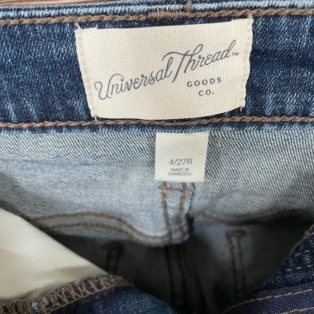 Universal Thread Ripped High-waist Jeans - Picture 3 of 3